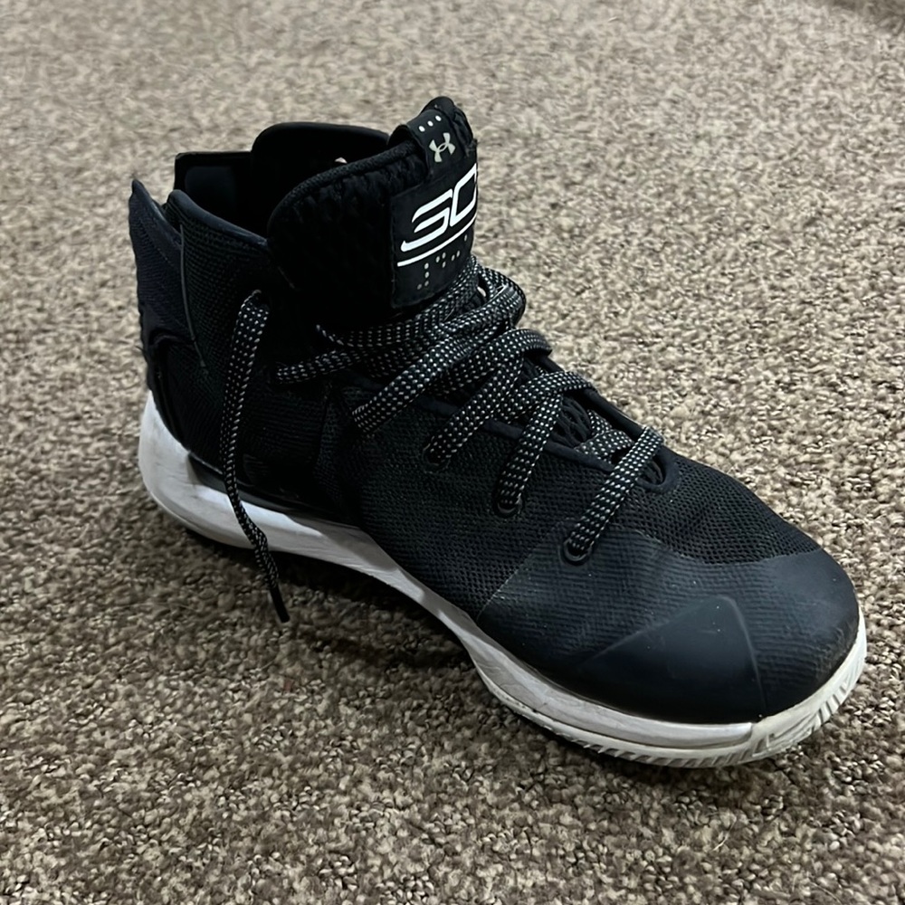 Black under armor shoes